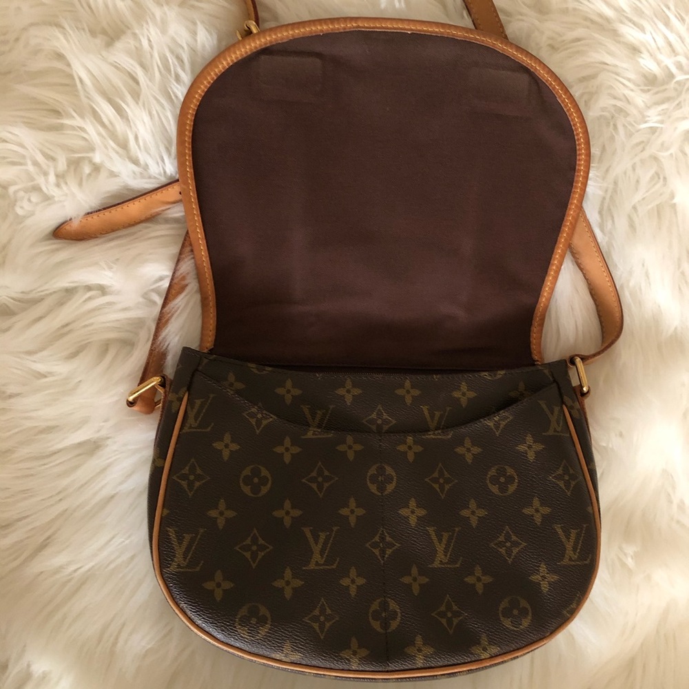 Louis Vuitton Menilmontant PM Monogram Strap Bag - Picture 4 of 16